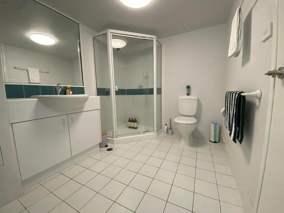 2 Bed 2 Bath Apartment In Braddon, Canberra - Pool, Gym And Free Parking ภายนอก รูปภาพ
